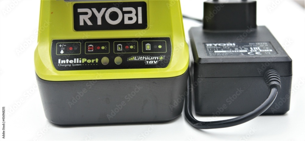 Zielono-czarny akumulator do kosiarki RYOBI